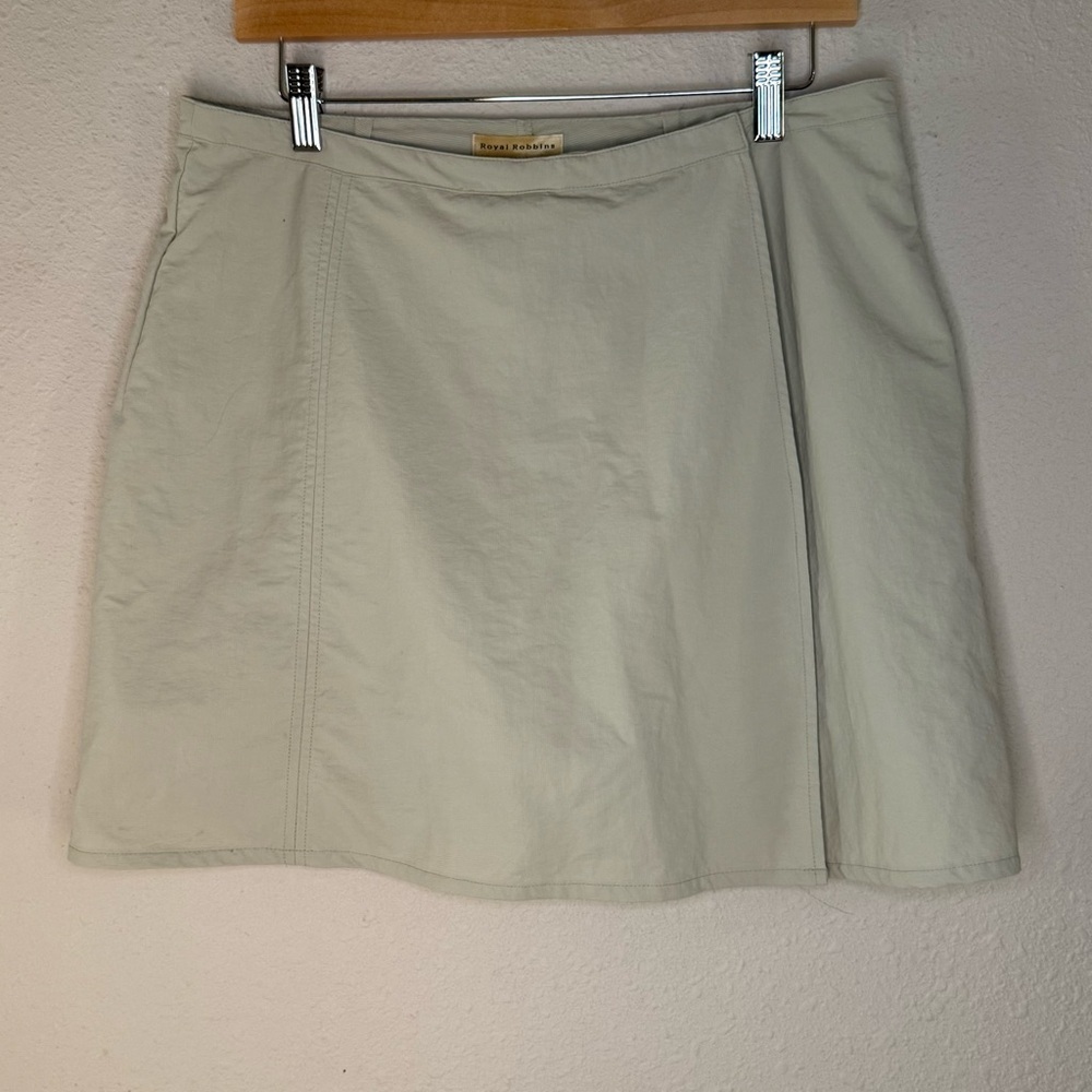 Royal Robbins Hiking Skort Beige Nylon Wrap Shorts Zip Pocket Women’s Size 12
